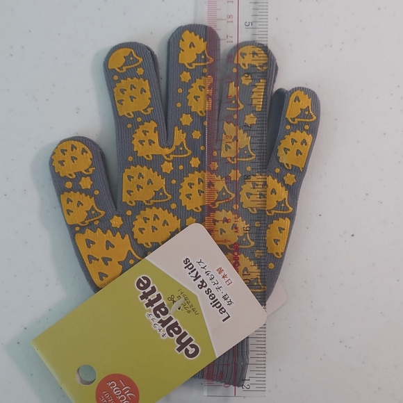 Made in Japan_Grey & Yellow Spiny Pig Nylon Gloves - Picture 5 of 5